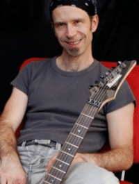 Andreas Vockrodt, entspannt mit E-Gitarre