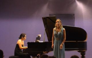 Susanna Proskura mit Klavierbegleitung