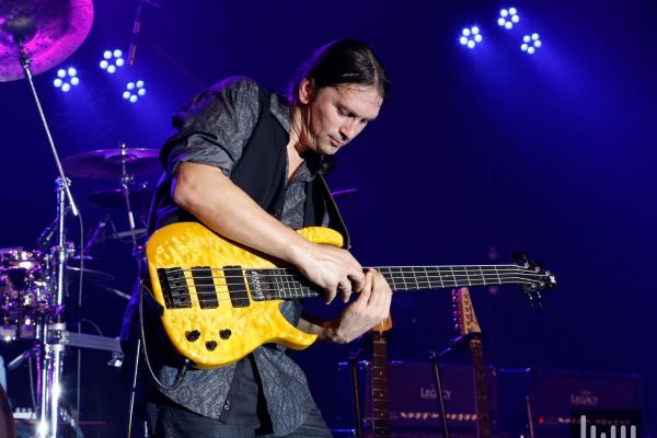 Steffen Knauss am E-Bass